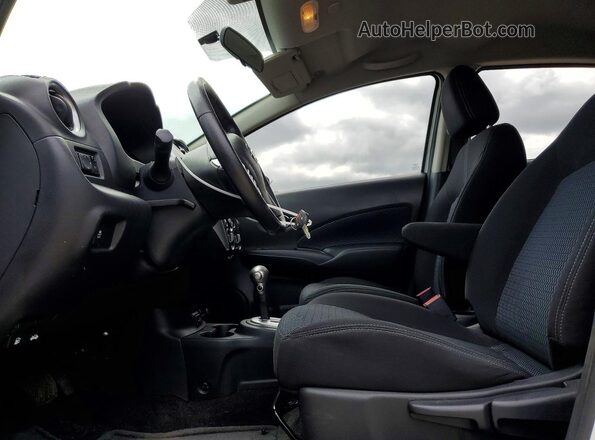 3N1CE2CP2HL354204 2017 NISSAN VERSA White Widok wnętrza z przodu