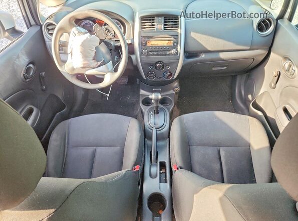3N1CE2CP2HL357491 2017 NISSAN VERSA Серебряный Вид панели приборов