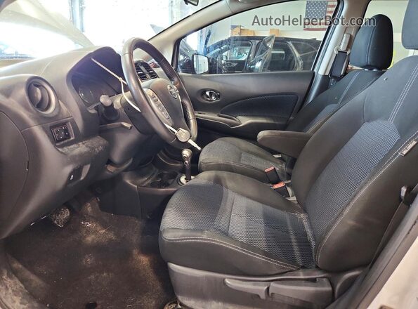 3N1CE2CP3GL381717 2016 NISSAN VERSA Silver Front interior view