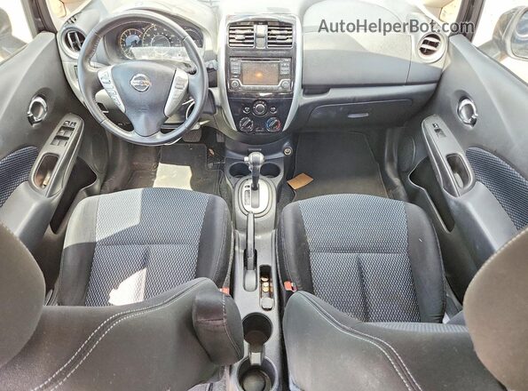 3N1CE2CP4HL375975 2017 NISSAN VERSA Black Widok deski rozdzielczej