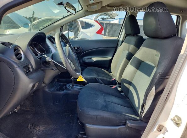 3N1CE2CP4JL353013 2018 NISSAN VERSA Белый Вид салона спереди
