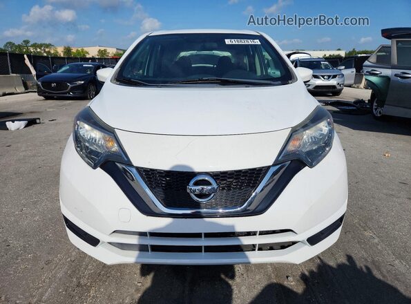 3N1CE2CP4JL353013 2018 NISSAN VERSA Белый Вид спереди