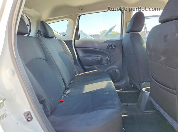3N1CE2CP4JL353013 2018 NISSAN VERSA Белый Вид задних сидений