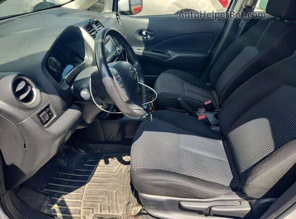 3N1CE2CP5GL393173 2016 NISSAN VERSA Серебряный Вид салона спереди
