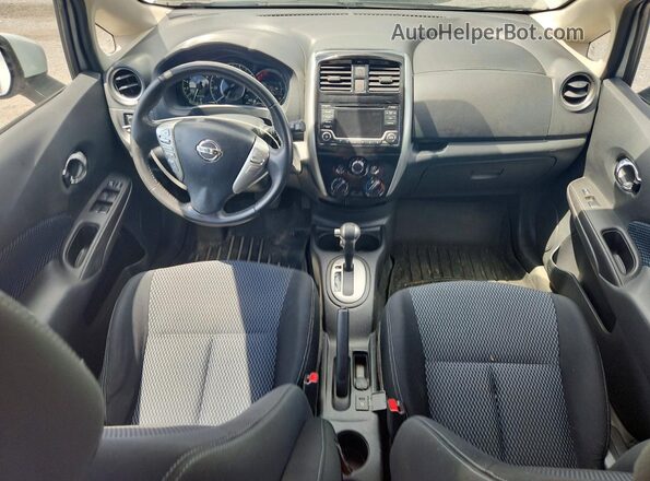 3N1CE2CP5GL393173 2016 NISSAN VERSA Серебряный Вид панели приборов