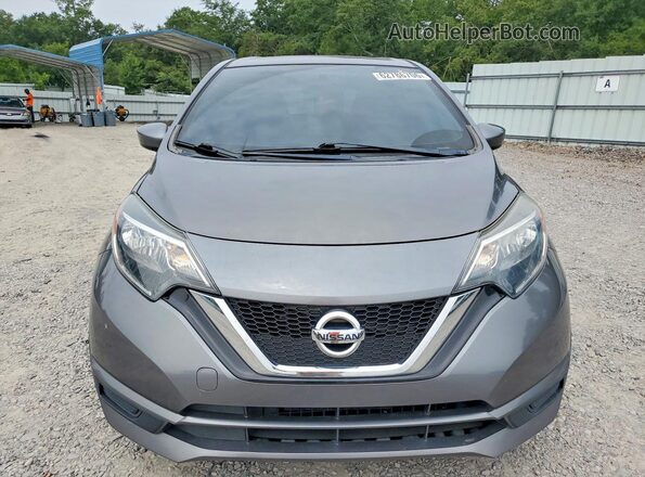 3N1CE2CP6JL357824 2018 NISSAN VERSA Серый Вид спереди