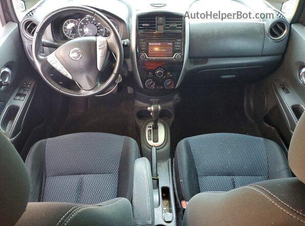 3N1CE2CP6JL357824 2018 NISSAN VERSA Серый Вид панели приборов