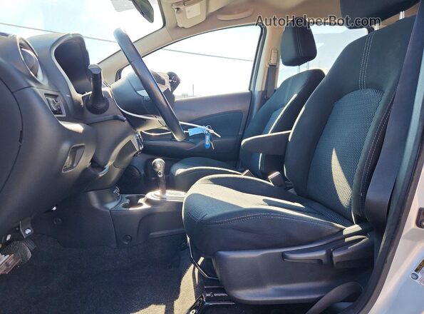 3N1CE2CP6KL363690 2019 NISSAN VERSA Gray Vista interior delantera