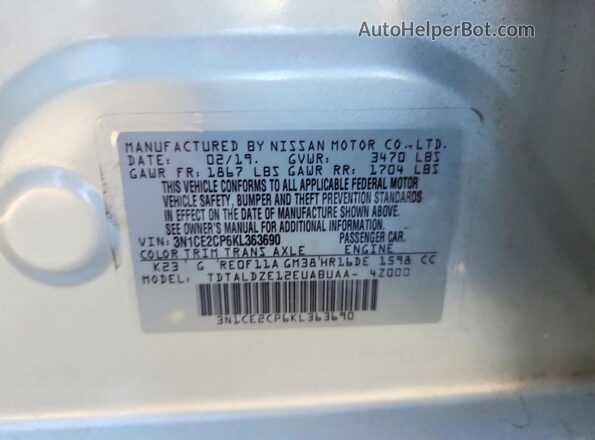 3N1CE2CP6KL363690 2019 NISSAN VERSA Gray Vista de la etiqueta del VIN