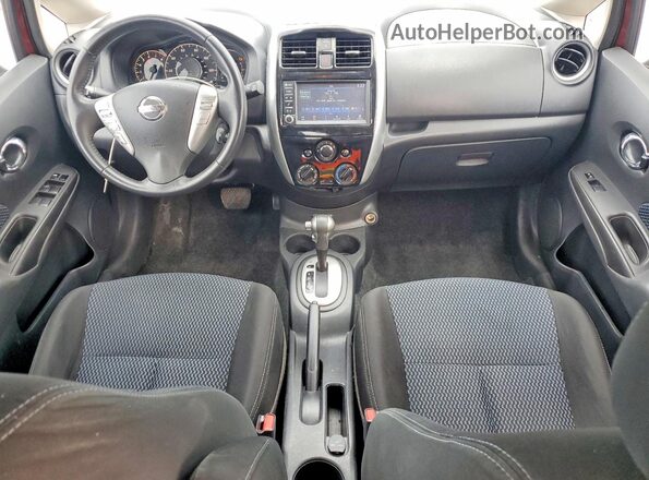 3N1CE2CP7JL370341 2018 NISSAN VERSA Red Widok deski rozdzielczej