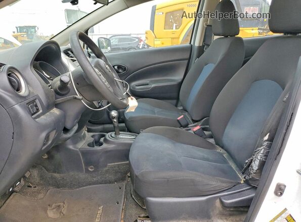 3N1CE2CP9JL351922 2018 NISSAN VERSA White Вид салону спереду
