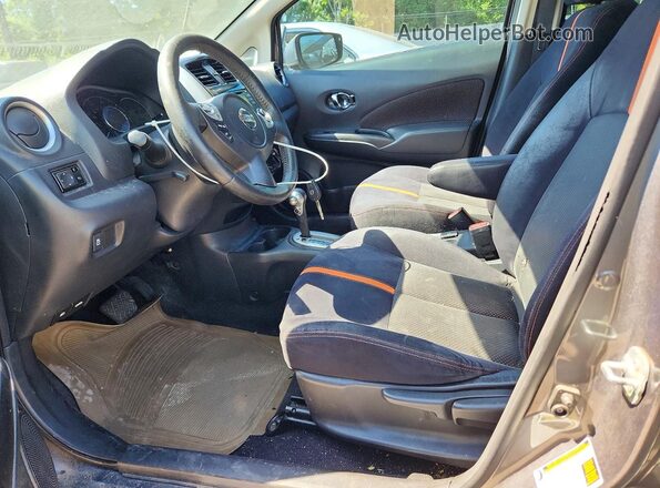 3N1CE2CPXGL376899 2016 NISSAN VERSA Gray Вид салону спереду