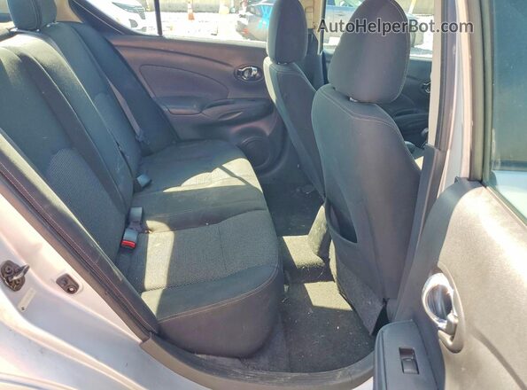 3N1CN7AP0KL847368 2019 NISSAN VERSA Серебряный Вид задних сидений