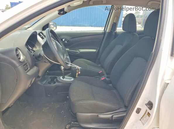 3N1CN7AP1KL860176 2019 NISSAN VERSA Белый Вид салона спереди
