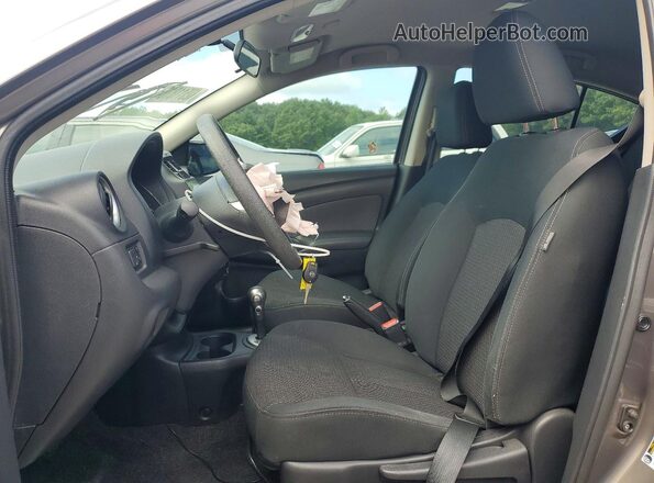 3N1CN7AP2GL805887 2016 NISSAN VERSA Серый Вид салона спереди