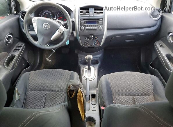 3N1CN7AP2GL837433 2016 NISSAN VERSA Серебряный Вид салона спереди