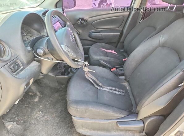 3N1CN7AP2KL837358 2019 NISSAN VERSA Silver Vista interior delantera