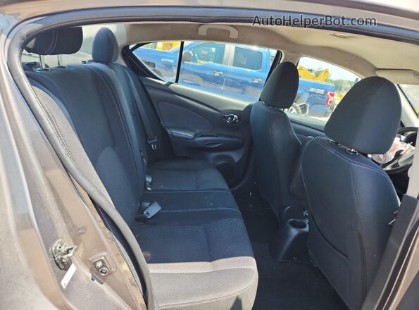 3N1CN7AP3GL881778 2016 NISSAN VERSA Gray Vista de los asientos traseros