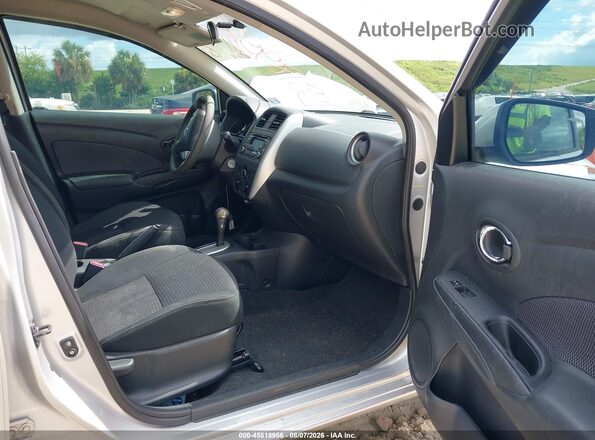 3N1CN7AP3GL894062 2016 NISSAN VERSA Gray Вид салону спереду