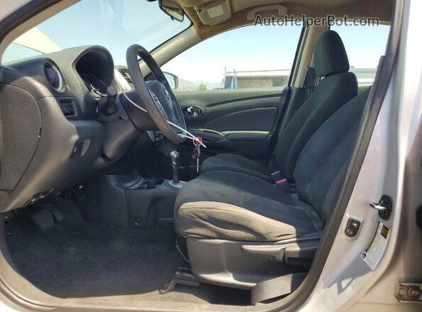 3N1CN7AP3GL909417 2016 NISSAN VERSA Silver წინა სალონის ხედი