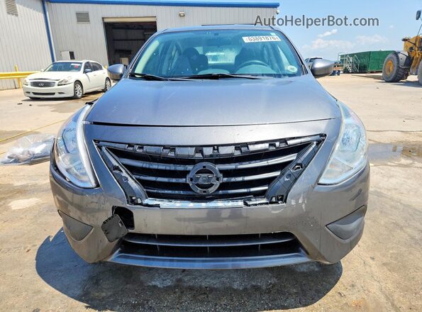 3N1CN7AP4JL837702 2018 NISSAN VERSA Gray წინა ხედი