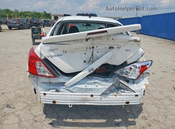3N1CN7AP4JL855276 2018 NISSAN VERSA White Вид ззаду