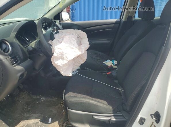 3N1CN7AP4JL855276 2018 NISSAN VERSA White Вид салону спереду