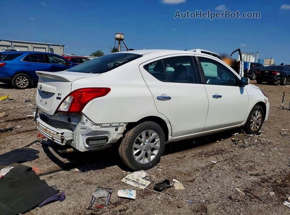 3N1CN7AP4JL864544 2018 NISSAN VERSA Белый Задняя правая четверть