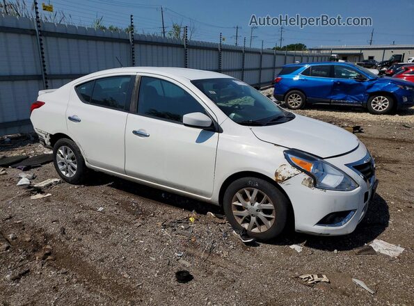 3N1CN7AP4JL864544 2018 NISSAN VERSA Белый Передняя правая четверть