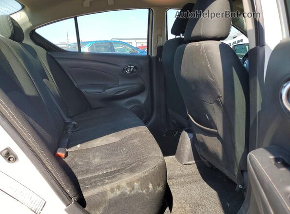 3N1CN7AP4JL864544 2018 NISSAN VERSA Белый Вид задних сидений