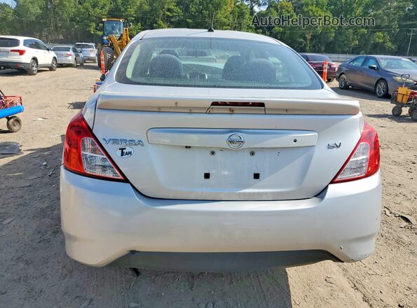 3N1CN7AP5KL852405 2019 NISSAN VERSA Серебряный Вид сзади