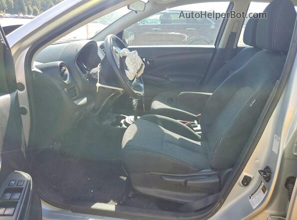 3N1CN7AP5KL852405 2019 NISSAN VERSA Серебряный Вид салона спереди