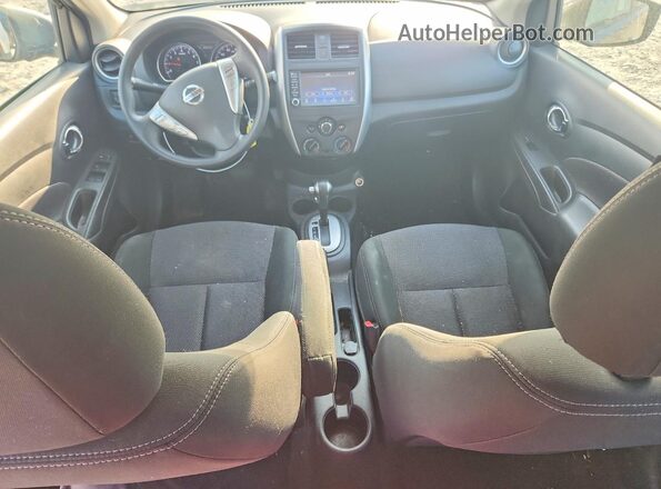 3N1CN7AP5KL870435 2019 NISSAN VERSA Серый Вид панели приборов