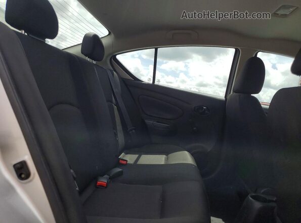 3N1CN7AP5KL877871 2019 NISSAN VERSA Silver Հետևի նստատեղերի տեսք