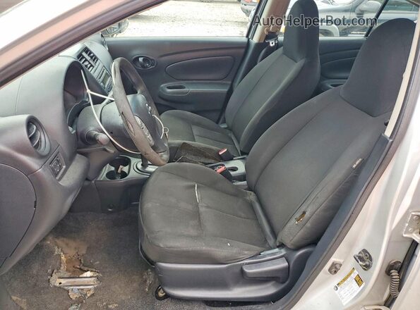 3N1CN7AP6GL866255 2016 NISSAN VERSA Silver Вид салону спереду