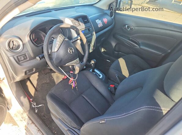 3N1CN7AP6HL820264 2017 NISSAN VERSA Silver Widok deski rozdzielczej