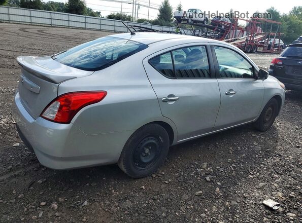 3N1CN7AP6JK415856 2018 NISSAN VERSA Silver Trasero derecho