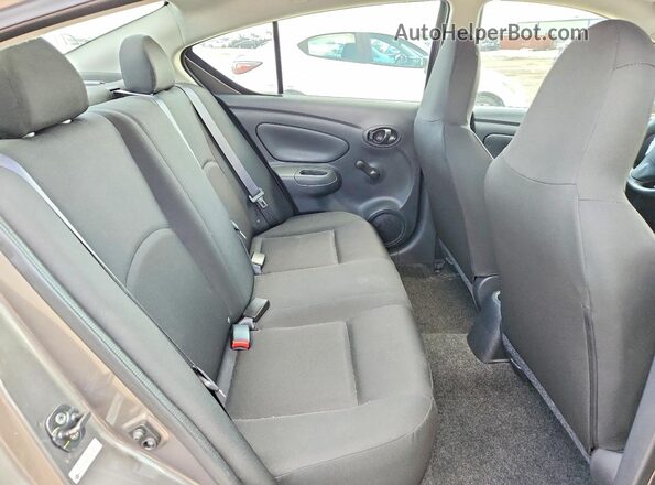 3N1CN7AP7GL849013 2016 NISSAN VERSA Gray Widok tylnych siedzeń