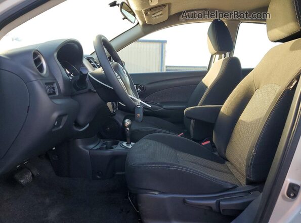 3N1CN7AP8GL913804 2016 NISSAN VERSA Silver Вид салону спереду