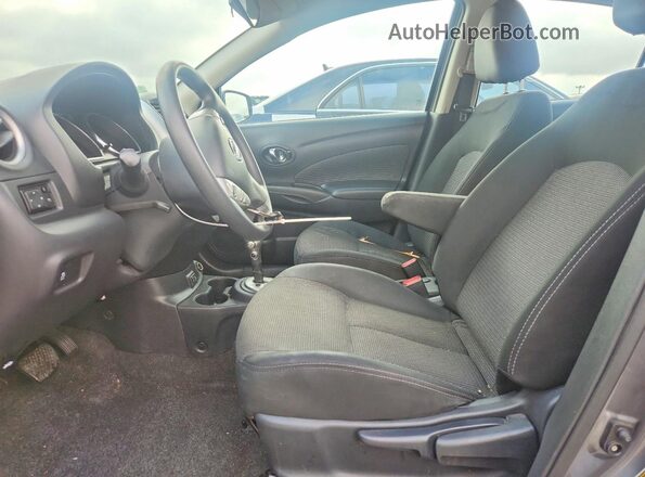 3N1CN7AP8KL870932 2019 NISSAN VERSA Silver Widok wnętrza z przodu