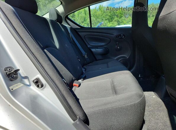 3N1CN7AP9GL828552 2016 NISSAN VERSA Silver Հետևի նստատեղերի տեսք