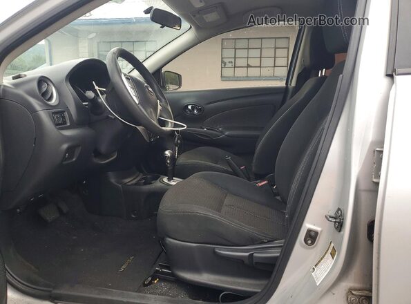 3N1CN7APXGL836661 2016 NISSAN VERSA Silver Front interior view