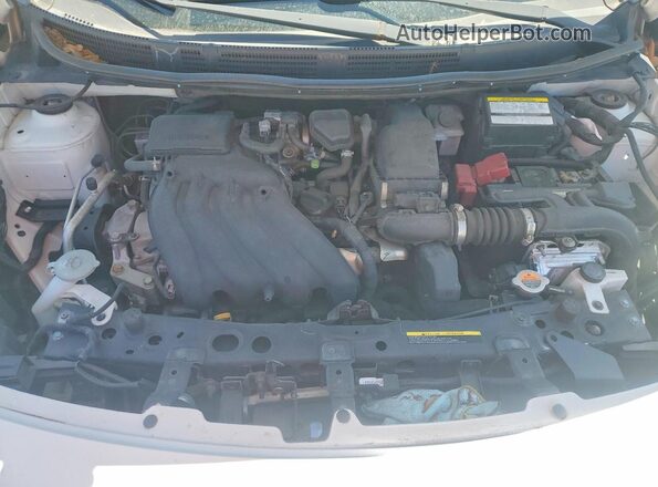 3N1CN7APXJL832178 2018 NISSAN VERSA Белый Вид задней части салона