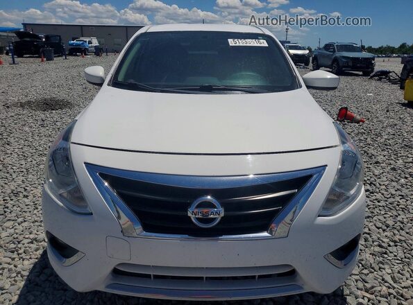 3N1CN7APXJL832178 2018 NISSAN VERSA Белый Вид спереди