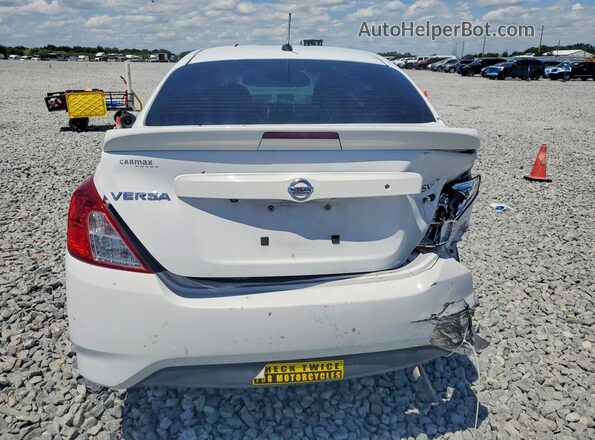 3N1CN7APXJL832178 2018 NISSAN VERSA Белый Вид сзади