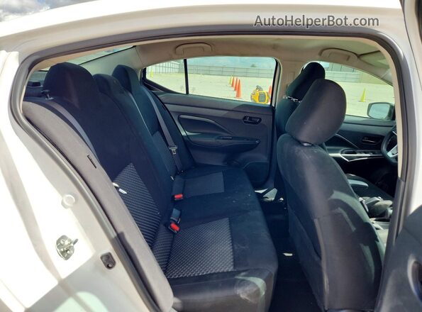 3N1CN8DV1ML910982 2021 NISSAN VERSA White Vista de los asientos traseros