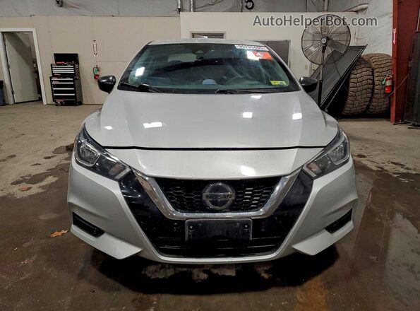 3N1CN8DV2LL808296 2020 NISSAN VERSA Серебряный Вид спереди