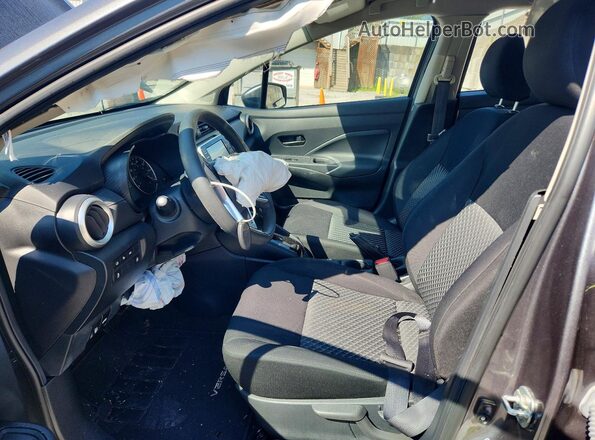 3N1CN8DV4ML910703 2021 NISSAN VERSA Серый Вид салона спереди