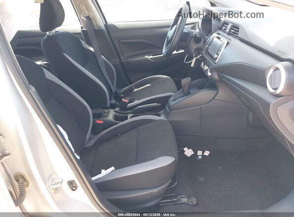 3N1CN8DV6SL867320 2025 NISSAN VERSA Silver Widok wnętrza z przodu