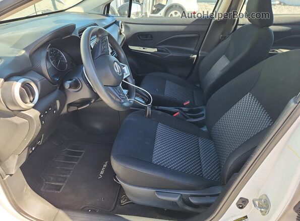 3N1CN8DV7ML908802 2021 NISSAN VERSA Белый Вид салона спереди